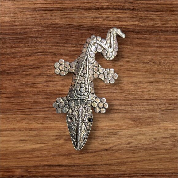 vintage Jewelry - Vintage Silver Tone Gecko Lizard Pin Brooch With Textured Detail 2.5